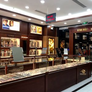 tu trung bay mat kinh 26