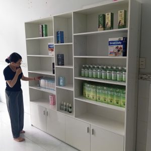 Kệ Trưng Bày Salon Tóc Sang Trọng 6 z5942328707366 66678197c4e6cff16c0b8af9686bf5e2
