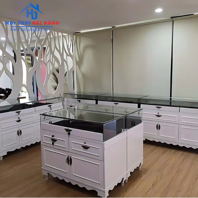 tu trung bay tan co dien