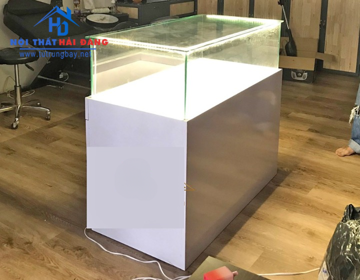 tu trung bay trang suc co led