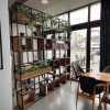 Kệ Trưng Bày Khung Sắt Phối Gỗ Cho Quán Cafe 2 Kệ trưng bày khung sắt phối gỗ cho quán cafe