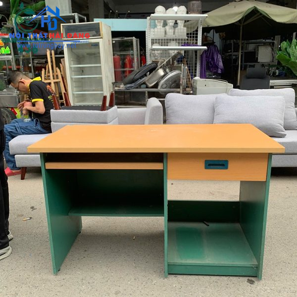 ban van phong cu 1m2x60cm vang go phoi xanh noi bat 2 600x600
